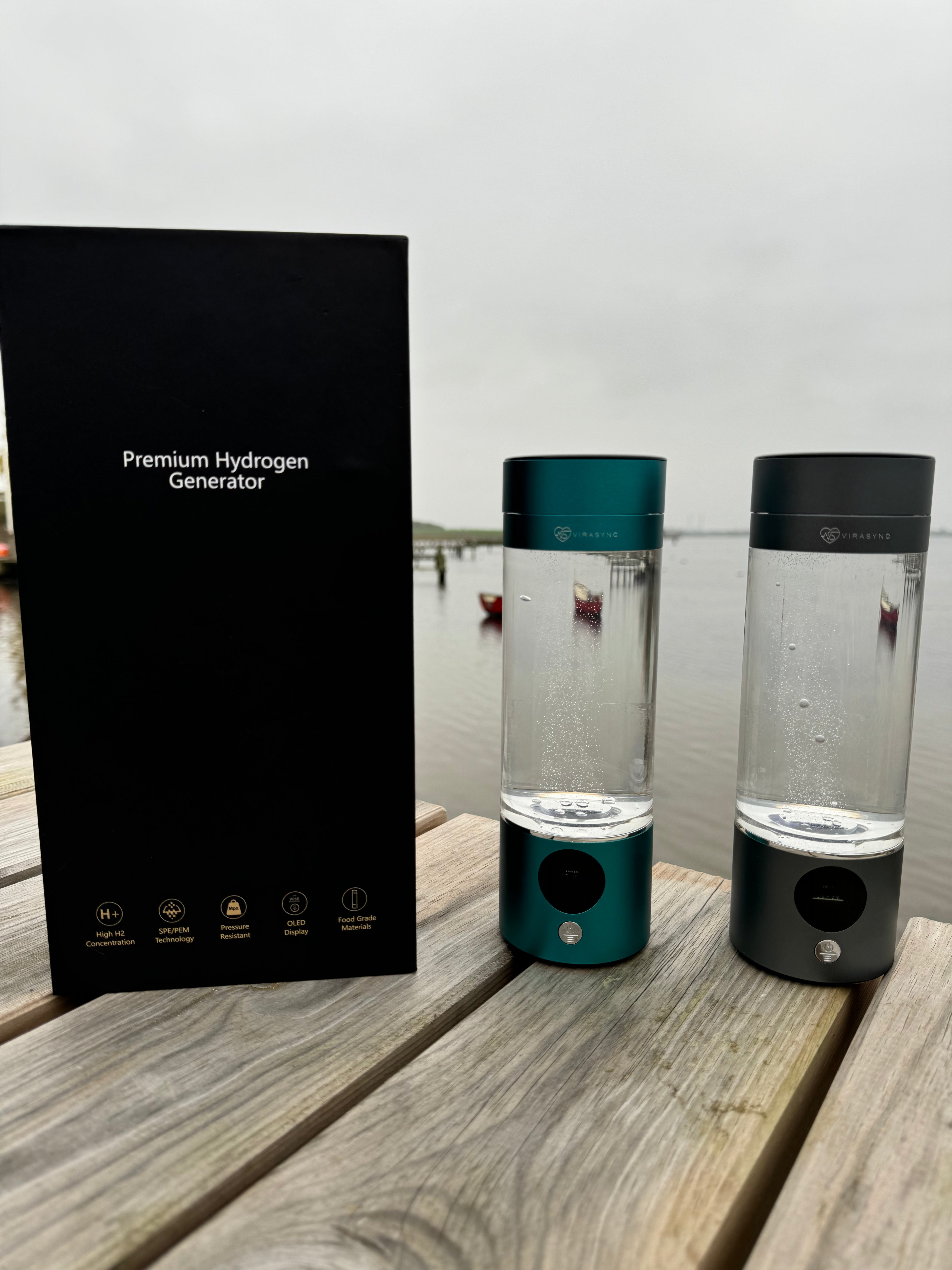 hydrogenflaske, hydrogenberiget vand, bærbar hydrogenflaske, smart vandflaske, hydrogenvandgenerator, sundhedsvandflaske, vandflaske med elektrolyse, SPE-PEM teknologi, hydrogenvand med høj koncentration, ren hydrogenvand, molekylær hydrogenvand, vandflaske med USB-opladning, BPA-fri hydrogenflaske, vandflaske til fitness, sundhedsfremmende drikkeflaske, antioxidant vandflaske, reducering af oxidativt stress, hurtig hydrogenproduktion, vandflaske til hverdagsbrug, hydrogenvand til restitution,