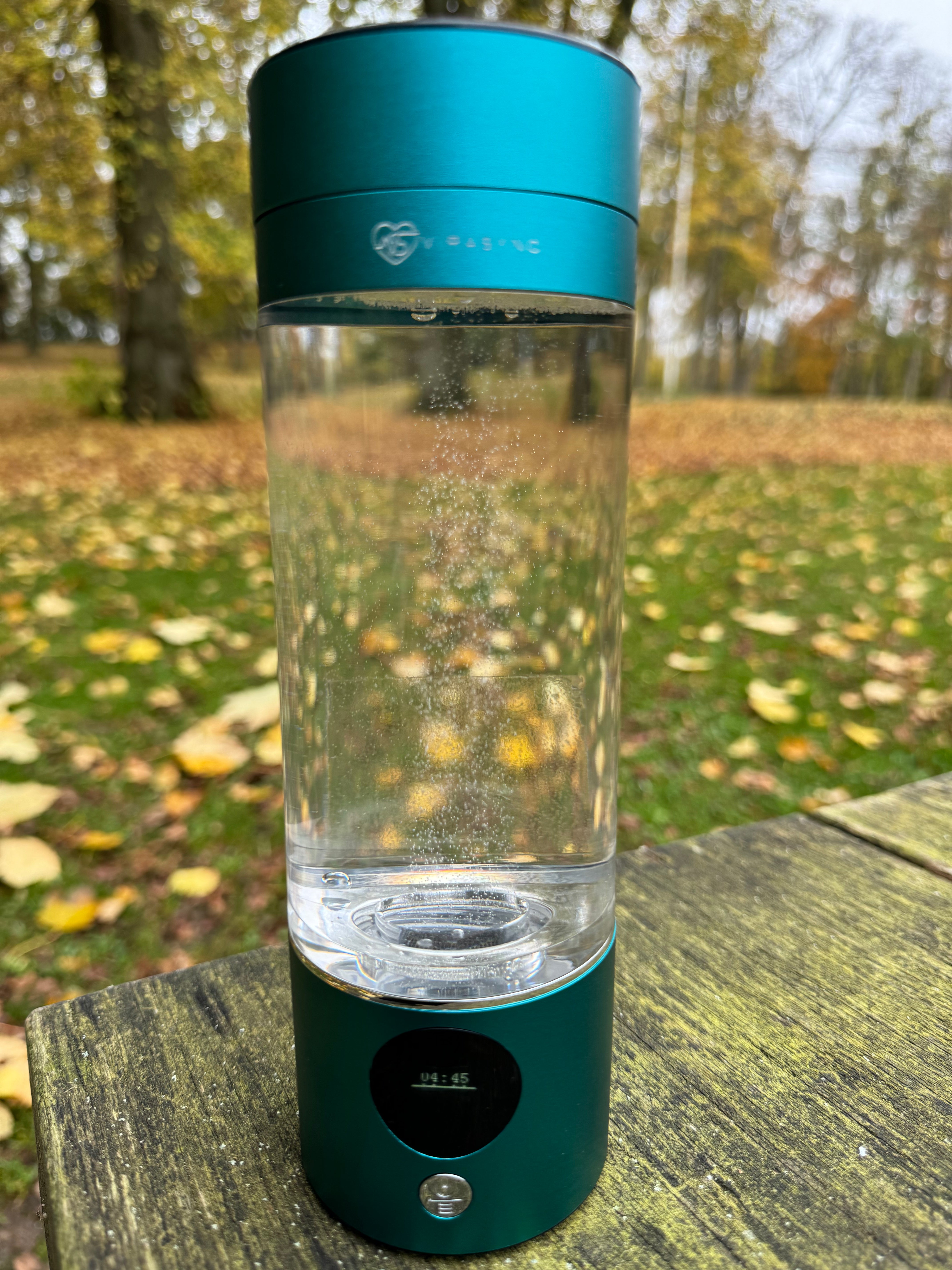 hydrogenflaske, hydrogenberiget vand, bærbar hydrogenflaske, smart vandflaske, hydrogenvandgenerator, sundhedsvandflaske, vandflaske med elektrolyse, SPE-PEM teknologi, hydrogenvand med høj koncentration, ren hydrogenvand, molekylær hydrogenvand, vandflaske med USB-opladning, BPA-fri hydrogenflaske, vandflaske til fitness, sundhedsfremmende drikkeflaske, antioxidant vandflaske, reducering af oxidativt stress, hurtig hydrogenproduktion, vandflaske til hverdagsbrug, hydrogenvand til restitution,