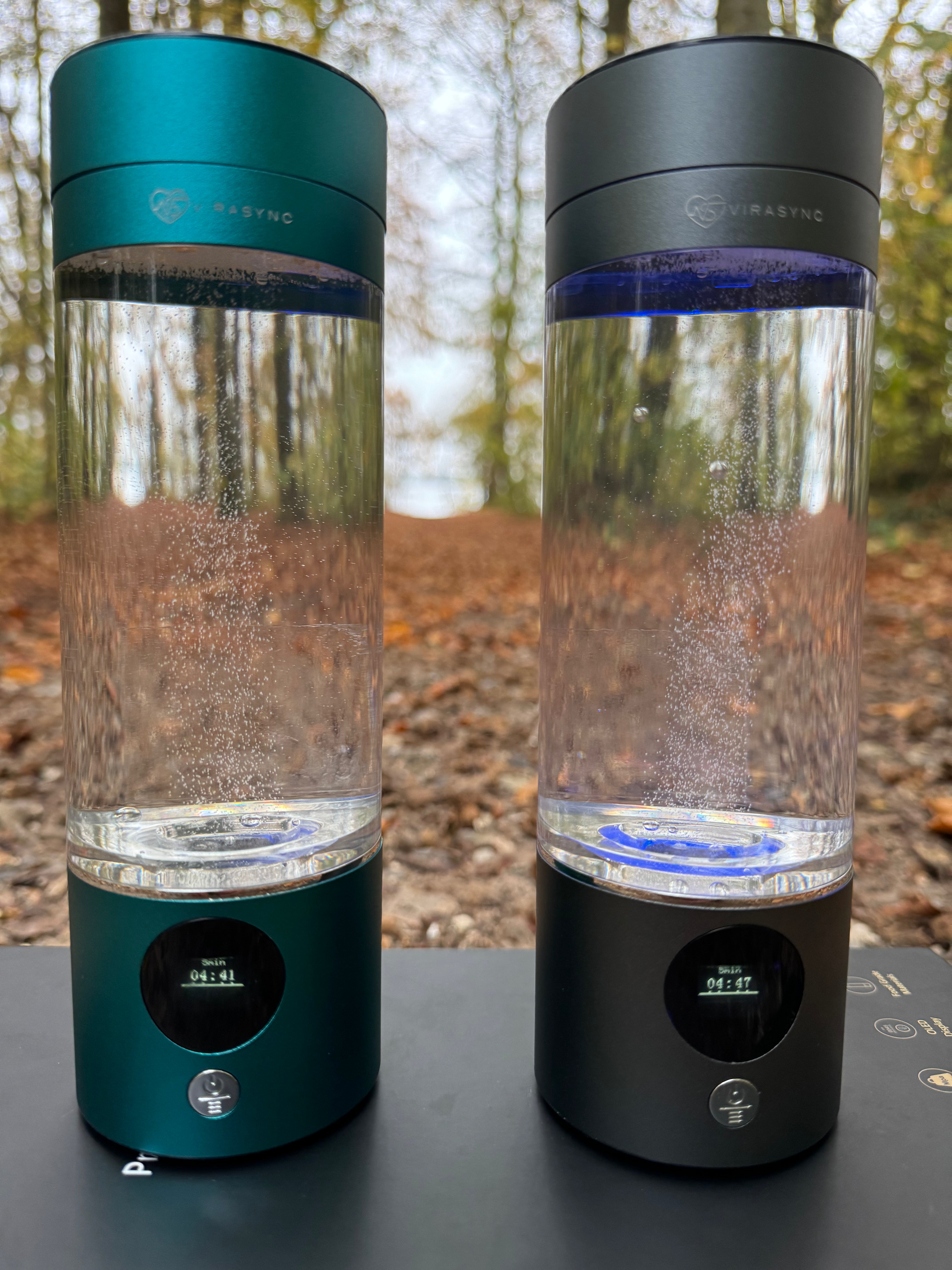 hydrogenflaske, hydrogenberiget vand, bærbar hydrogenflaske, smart vandflaske, hydrogenvandgenerator, sundhedsvandflaske, vandflaske med elektrolyse, SPE-PEM teknologi, hydrogenvand med høj koncentration, ren hydrogenvand, molekylær hydrogenvand, vandflaske med USB-opladning, BPA-fri hydrogenflaske, vandflaske til fitness, sundhedsfremmende drikkeflaske, antioxidant vandflaske, reducering af oxidativt stress, hurtig hydrogenproduktion, vandflaske til hverdagsbrug, hydrogenvand til restitution,