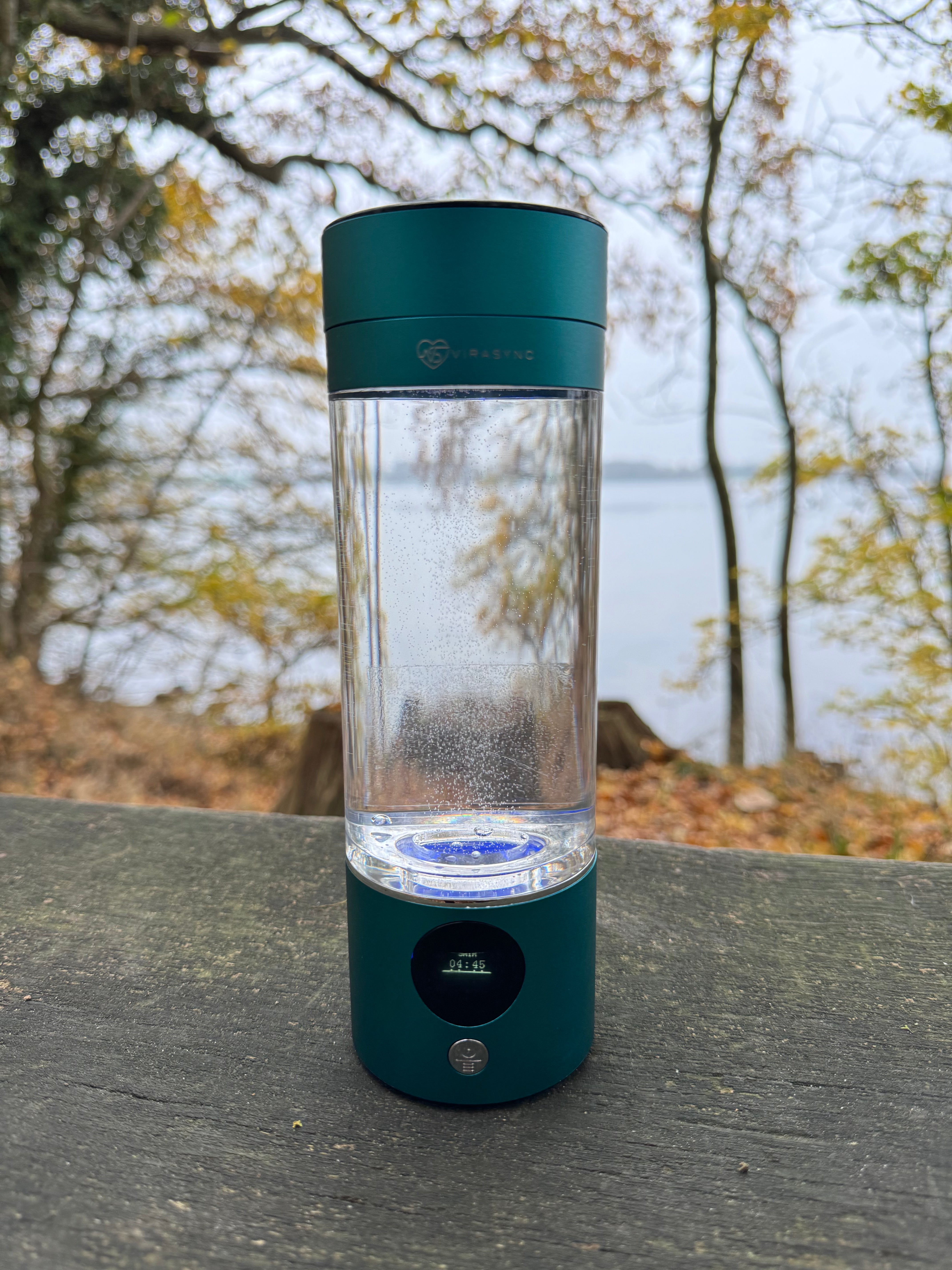 hydrogenflaske, hydrogenberiget vand, bærbar hydrogenflaske, smart vandflaske, hydrogenvandgenerator, sundhedsvandflaske, vandflaske med elektrolyse, SPE-PEM teknologi, hydrogenvand med høj koncentration, ren hydrogenvand, molekylær hydrogenvand, vandflaske med USB-opladning, BPA-fri hydrogenflaske, vandflaske til fitness, sundhedsfremmende drikkeflaske, antioxidant vandflaske, reducering af oxidativt stress, hurtig hydrogenproduktion, vandflaske til hverdagsbrug, hydrogenvand til restitution,