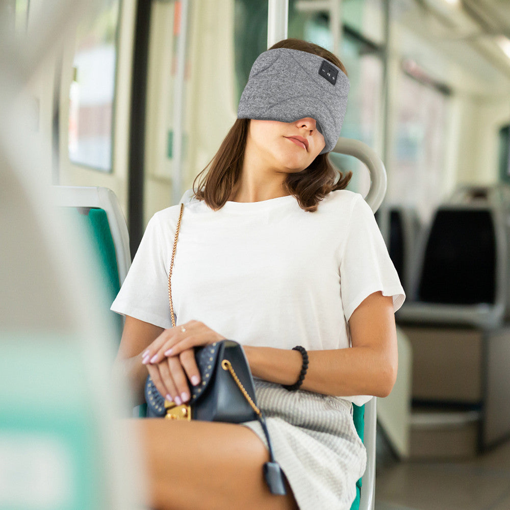 ViraSync sovemaske med memory foam, ViraSync sovemaske i sort farve, ViraSync sovemaske med justerbare stropper, ViraSync sovemaske i blødt og åndbart materiale, ViraSync sovemaske designet til maksimal komfort, ViraSync sovemaske til bedre søvn og afslapning, ViraSync sovemaske ideel til meditation og mindfulness, ViraSync sovemaske skaber total mørklægning, ViraSync sovemaske blokerer lys effektivt, ViraSync sovemaske til brug hjemme og på rejser, ViraSync sovemaske med ergonomisk pasform, ViraSync sovema